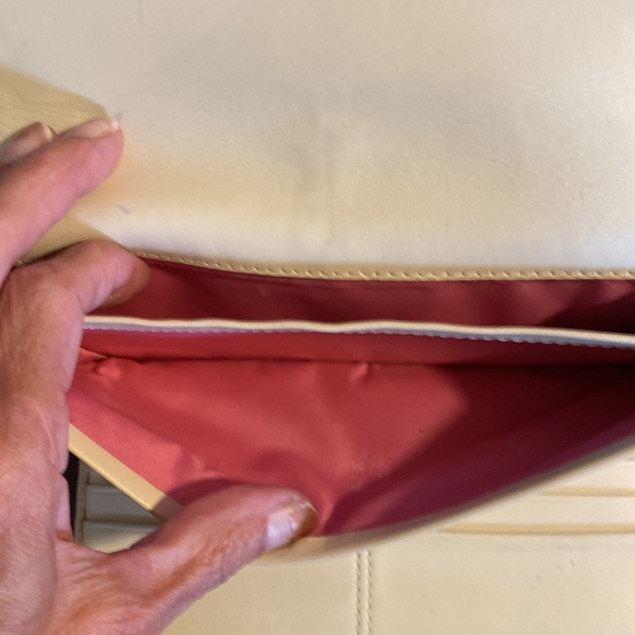 Coach beige, trifold wallet. - Picture 15 of 16